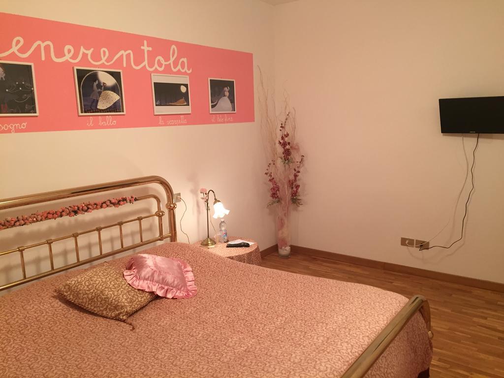 B&B Margherita Le Fiabe ซานตากาตา เฟลเตรีย ภายนอก รูปภาพ