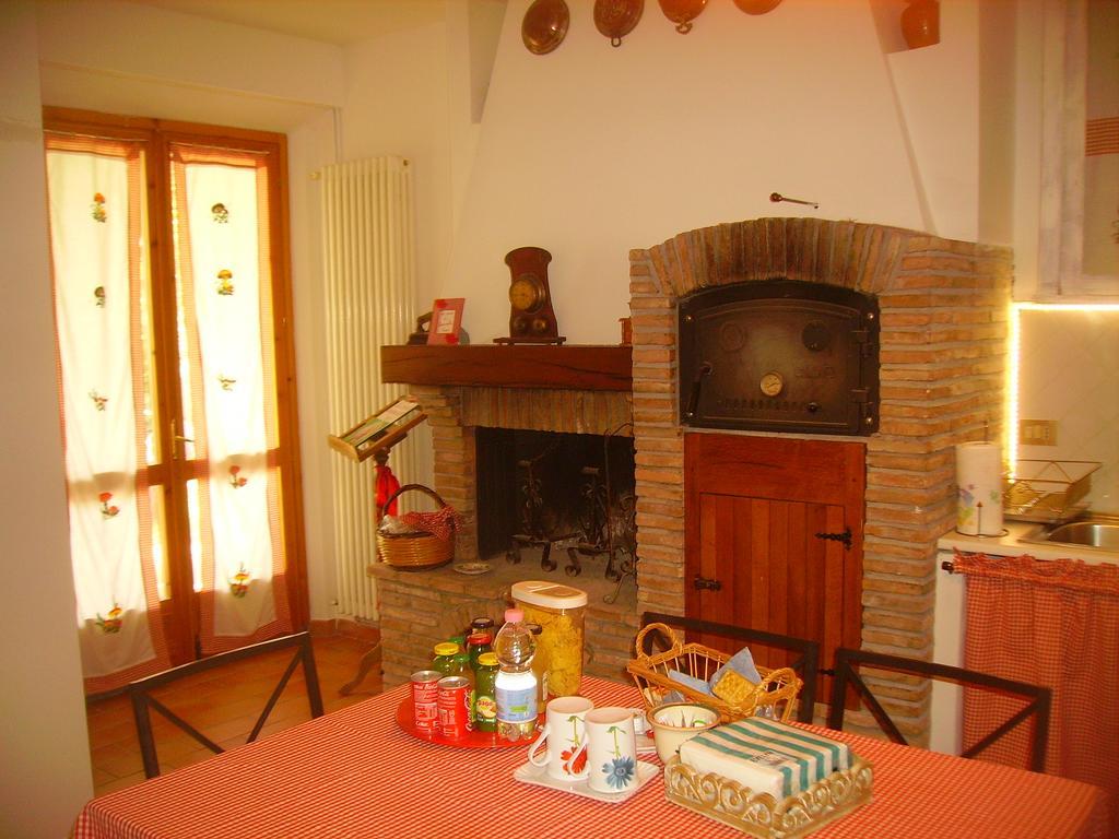 B&B Margherita Le Fiabe ซานตากาตา เฟลเตรีย ภายนอก รูปภาพ